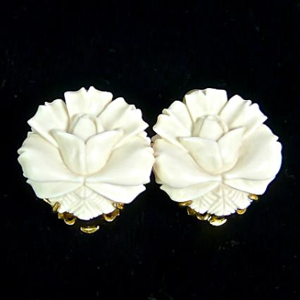 CE4872 -2 Mammoth ivory flower button earrings