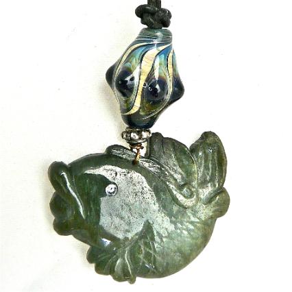 C2189 - 3 carved green jade fish, Hand blown glass bead pendant necklace 