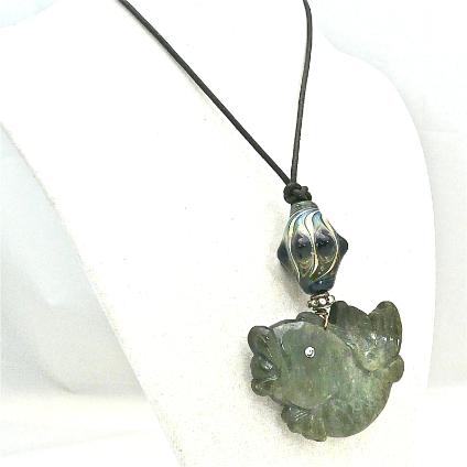 C2189 - 4 carved green jade fish, Hand blown glass bead pendant necklace 