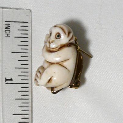 CE1934 Bone monkey french clip earrings