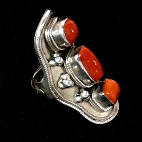 CR426 1 antique Tibetan coral and silver ring