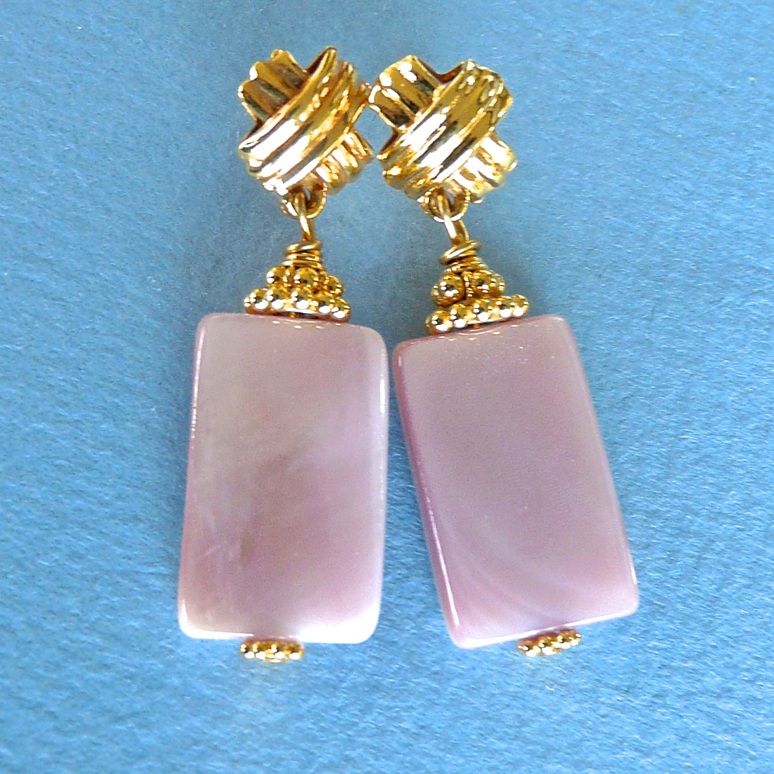 ce2763 pink mother of pearl drop earrings